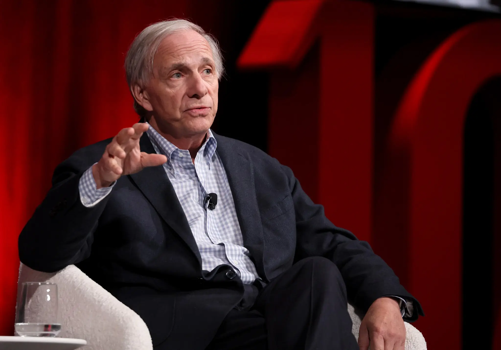 Como investir em crises: 5 conselhos de Ray Dalio