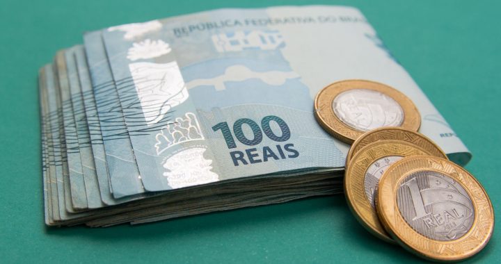 Quanto rende R$ 1 milhão na poupança e no Tesouro Direto?