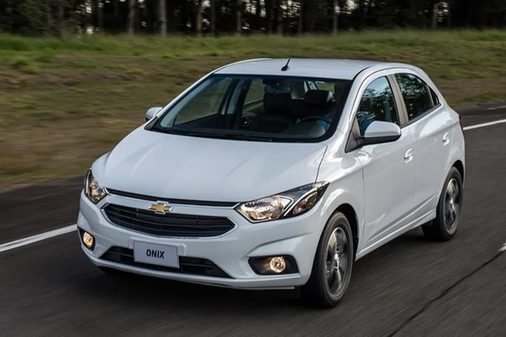Chevrolet Onix, um dos carros mais econômicos do Brasil.