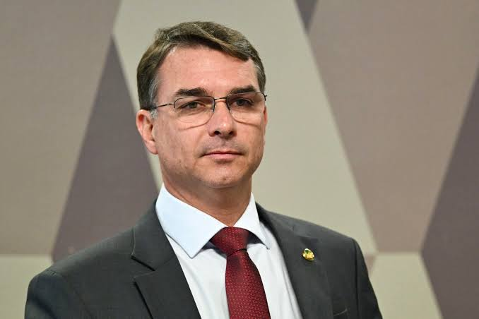 Flávio Bolsonaro (PL) vence o primeiro turno das eleições presidenciais de 2026.