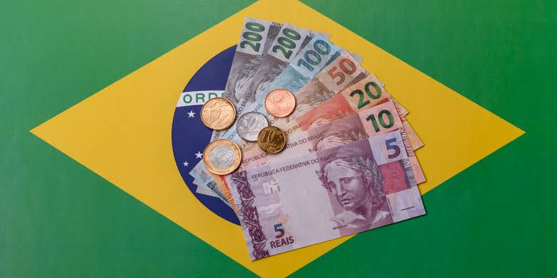 Inflação continua avançando no Brasil.