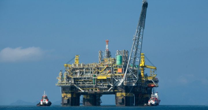 O Mercado Hoje (16/10/2026): petróleo perto de US$ 110 sustenta a bolsa num dia de tombo da tecnologia em Nova York